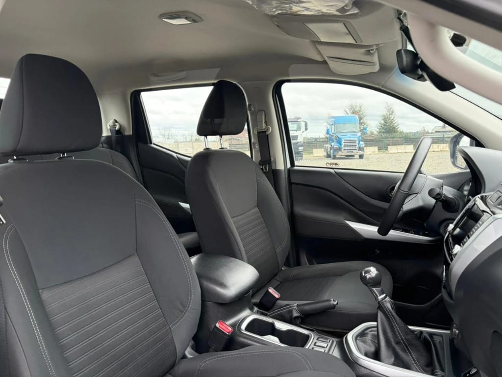 Nissan Navara D Cab Mt Xe 4x4 2.3 año 2023