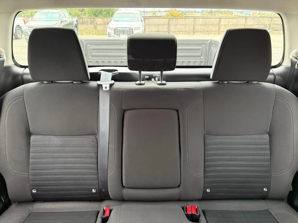 Nissan Navara D Cab Mt Xe 4x4 2.3 año 2023