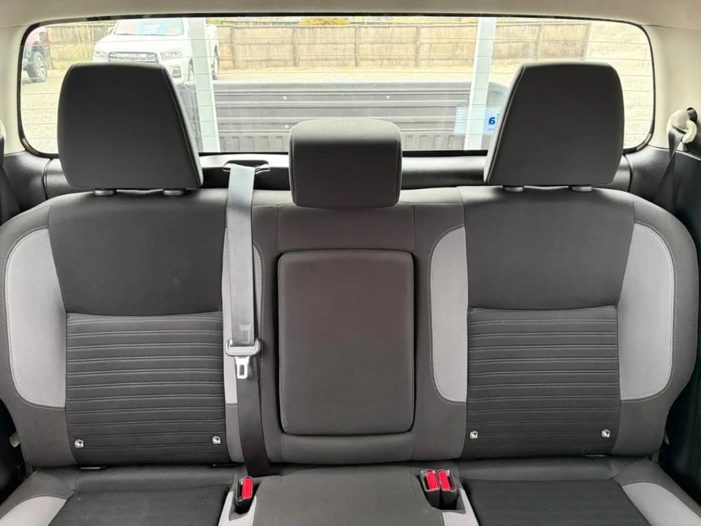 Nissan Navara D Cab Mt Se 4x4 2.3 año 2022