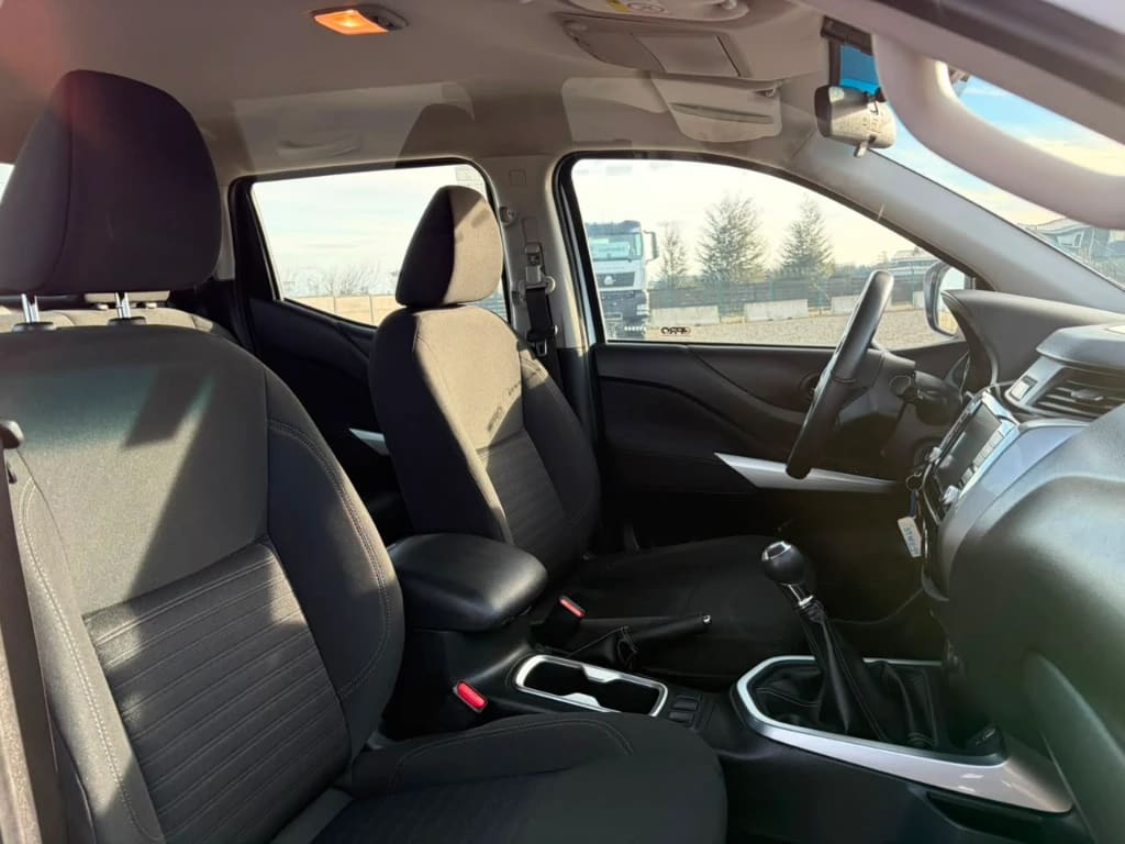 Nissan Navara D Cab Mt 4x4 2.3 Xe año 2023