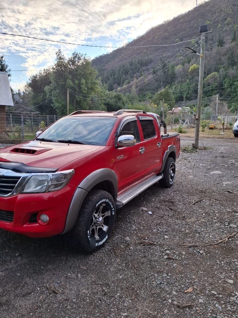 TOYOTA HILUX 2.5 Mt 4x4 Diesel año 2013
