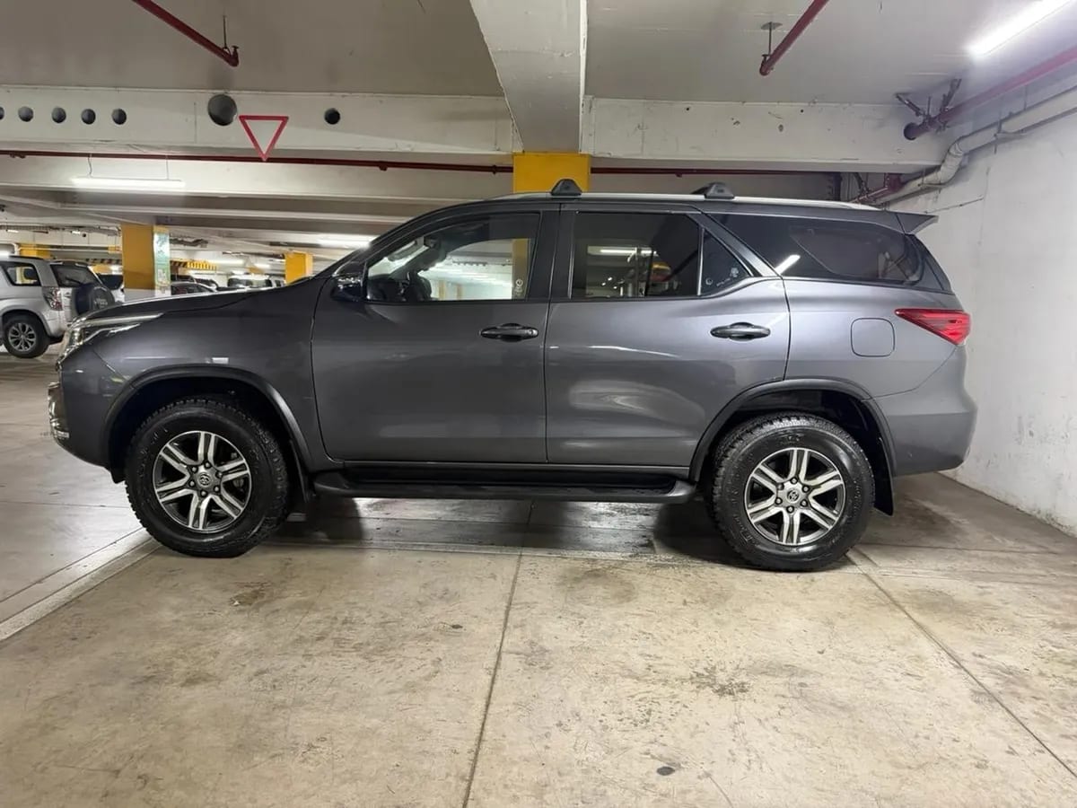 TOYOTA FORTUNER 2.7 Sr5 At año 2022