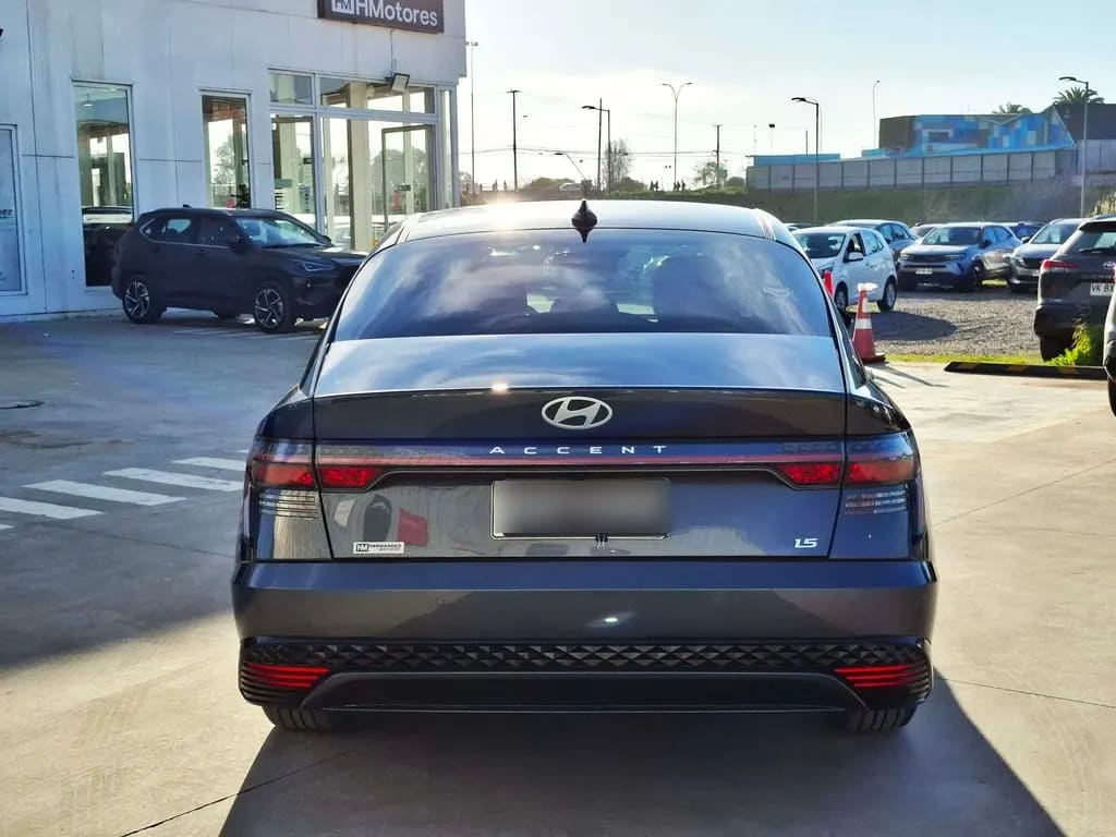 Hyundai Accent 1.5 Design 4x2 Mt 4p año 2024
