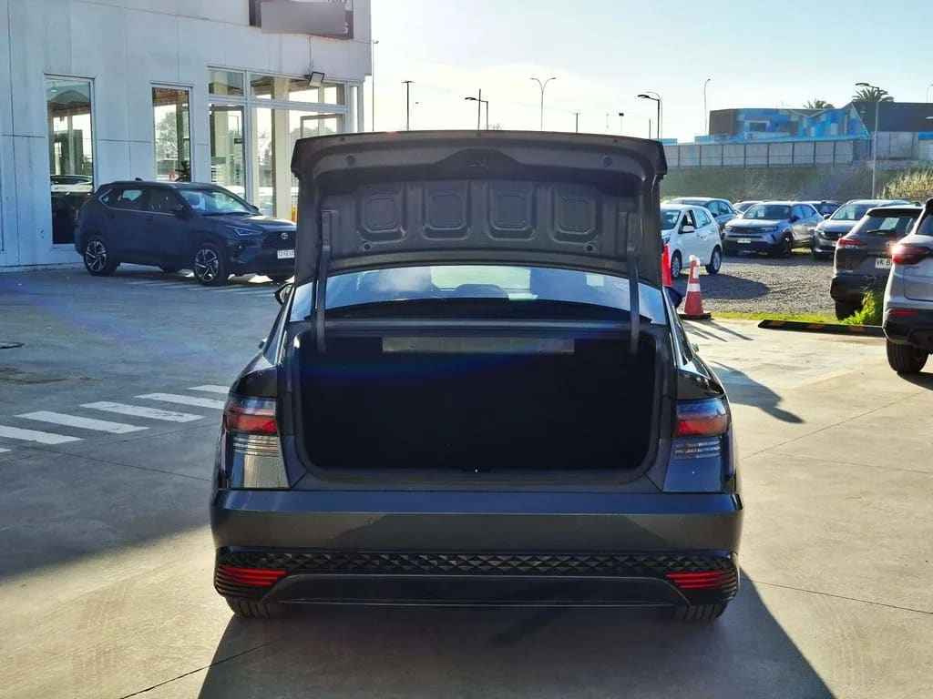 Hyundai Accent 1.5 Design 4x2 Mt 4p año 2024