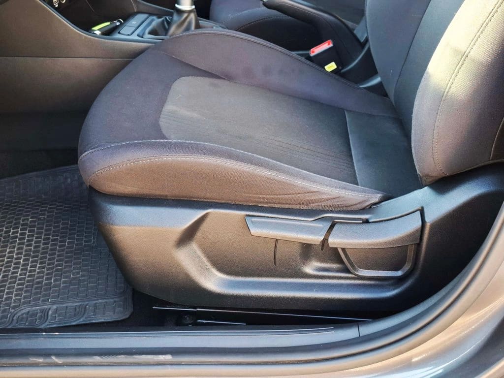 Hyundai Accent 1.5 Design 4x2 Mt 4p año 2024