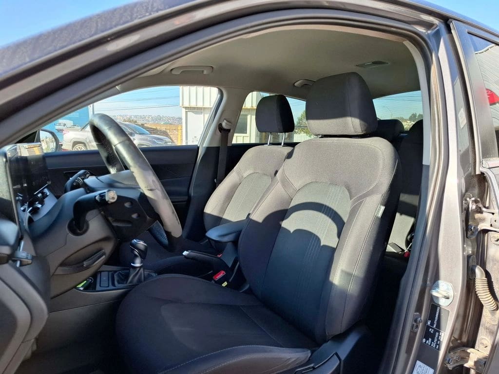 Hyundai Accent 1.5 Design 4x2 Mt 4p año 2024