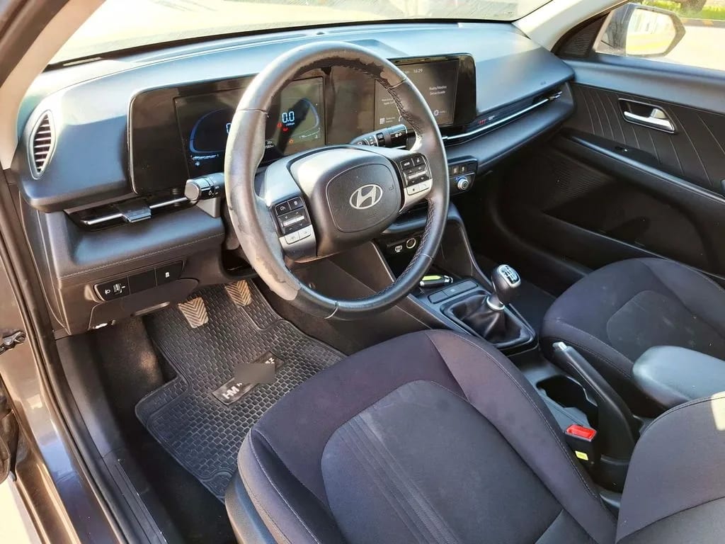 Hyundai Accent 1.5 Design 4x2 Mt 4p año 2024