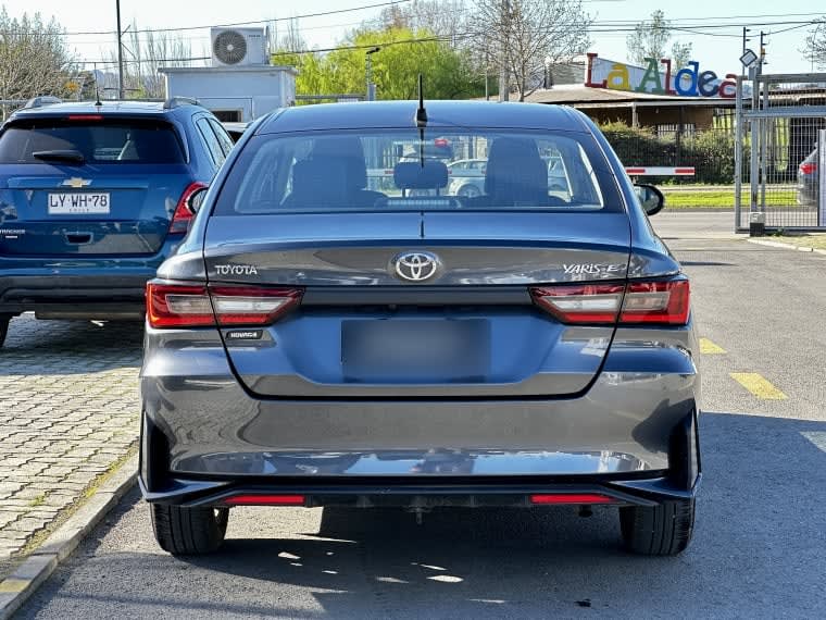 Toyota Yaris 1.5 E Sedan Mt año 2023