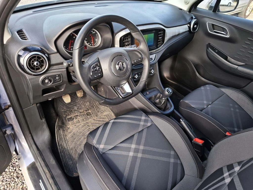 MG 3 1.5 Std 4x2 Hb Mt 5p año 2024