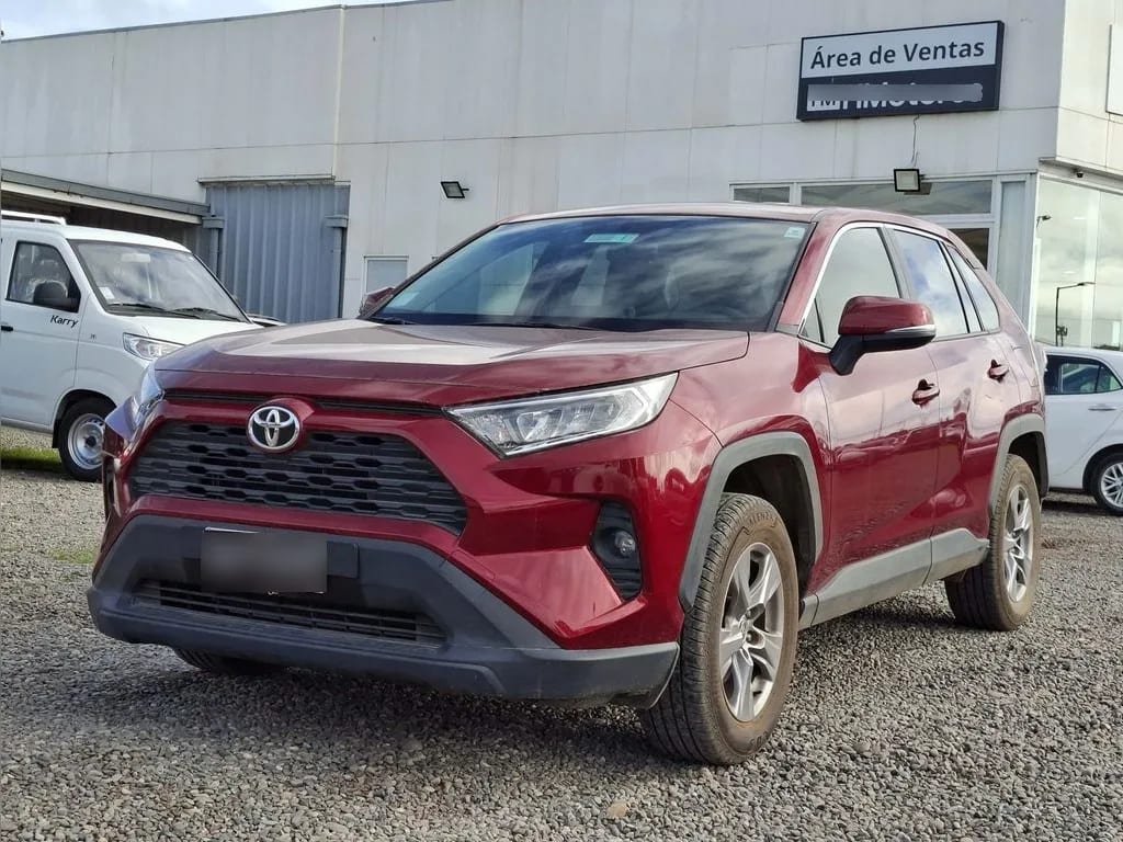 Toyota Rav4 2.0 Le 4x2 Mt 5p año 2022