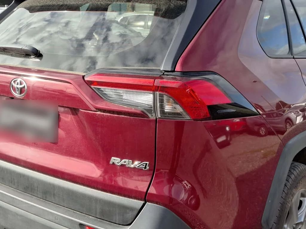 Toyota Rav4 2.0 Le 4x2 Mt 5p año 2022