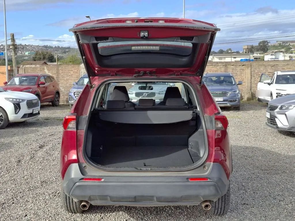 Toyota Rav4 2.0 Le 4x2 Mt 5p año 2022
