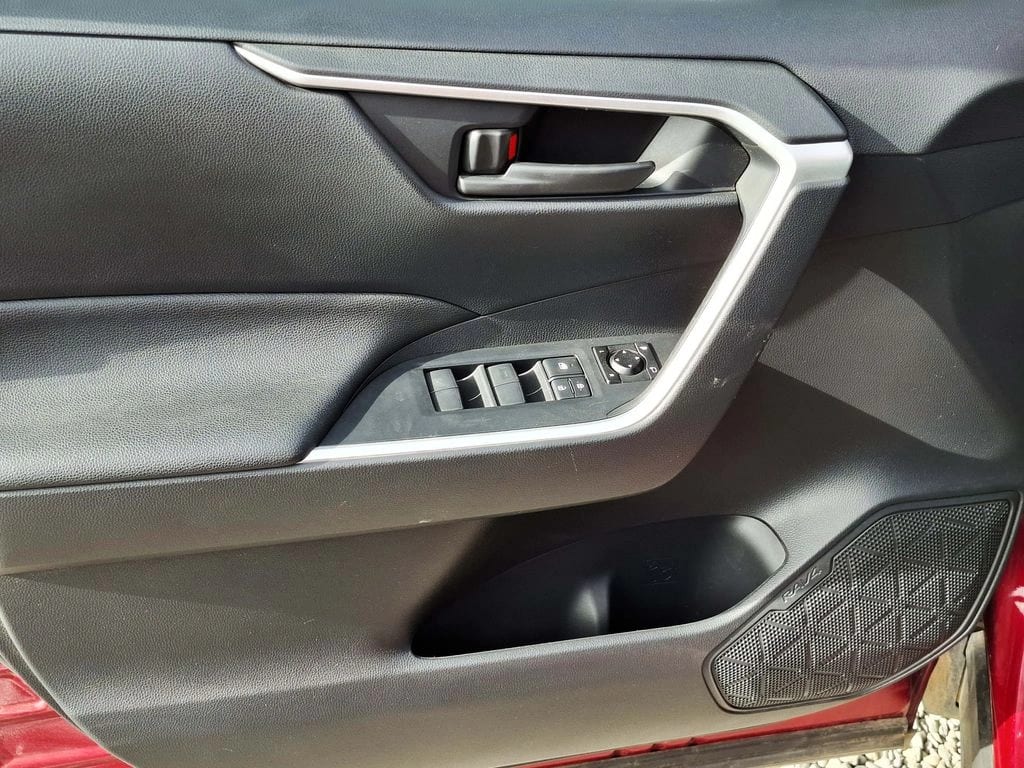 Toyota Rav4 2.0 Le 4x2 Mt 5p año 2022