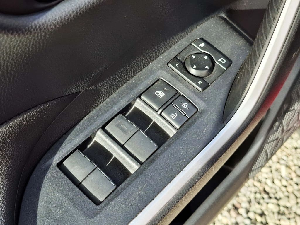 Toyota Rav4 2.0 Le 4x2 Mt 5p año 2022