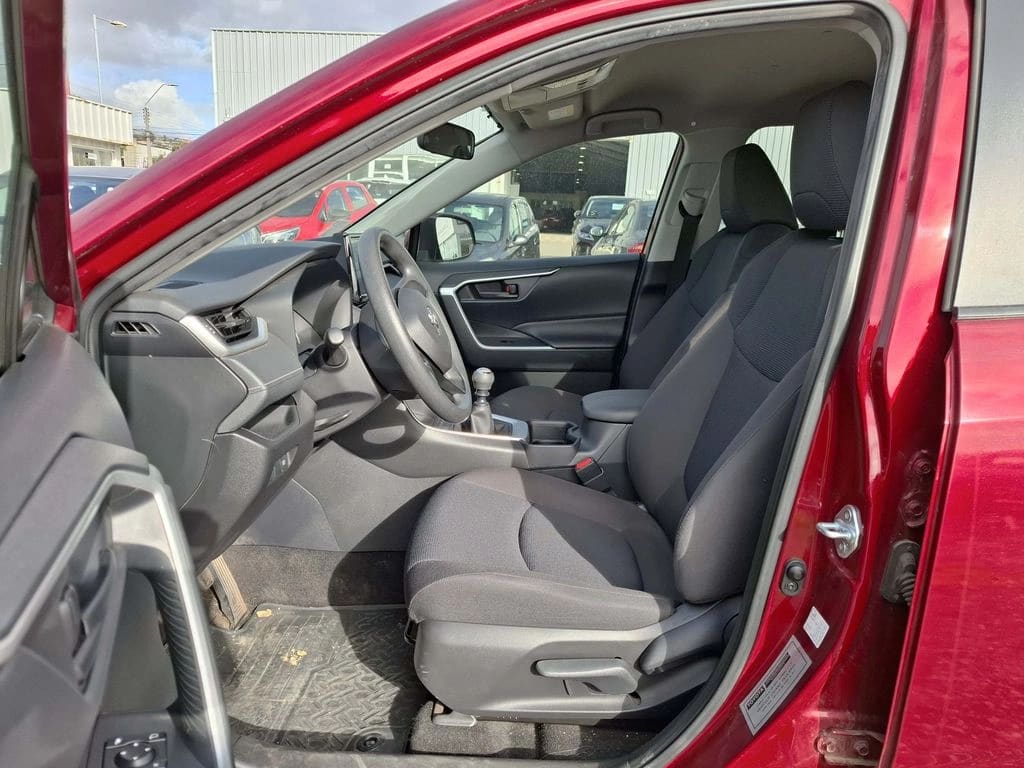Toyota Rav4 2.0 Le 4x2 Mt 5p año 2022