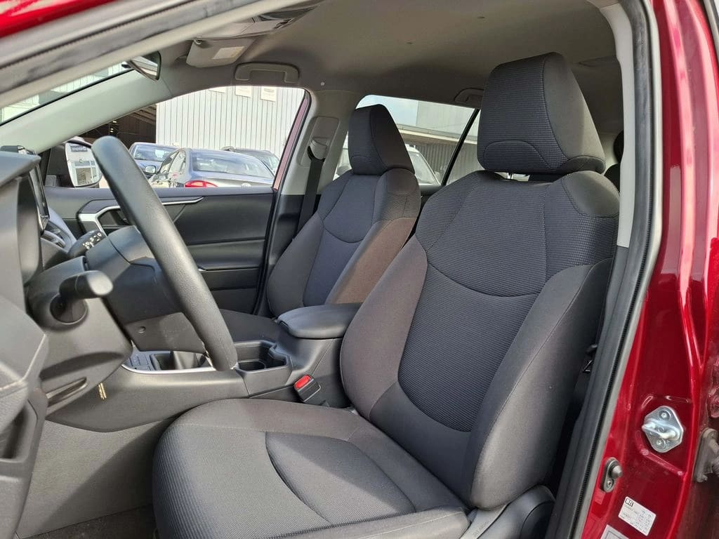 Toyota Rav4 2.0 Le 4x2 Mt 5p año 2022