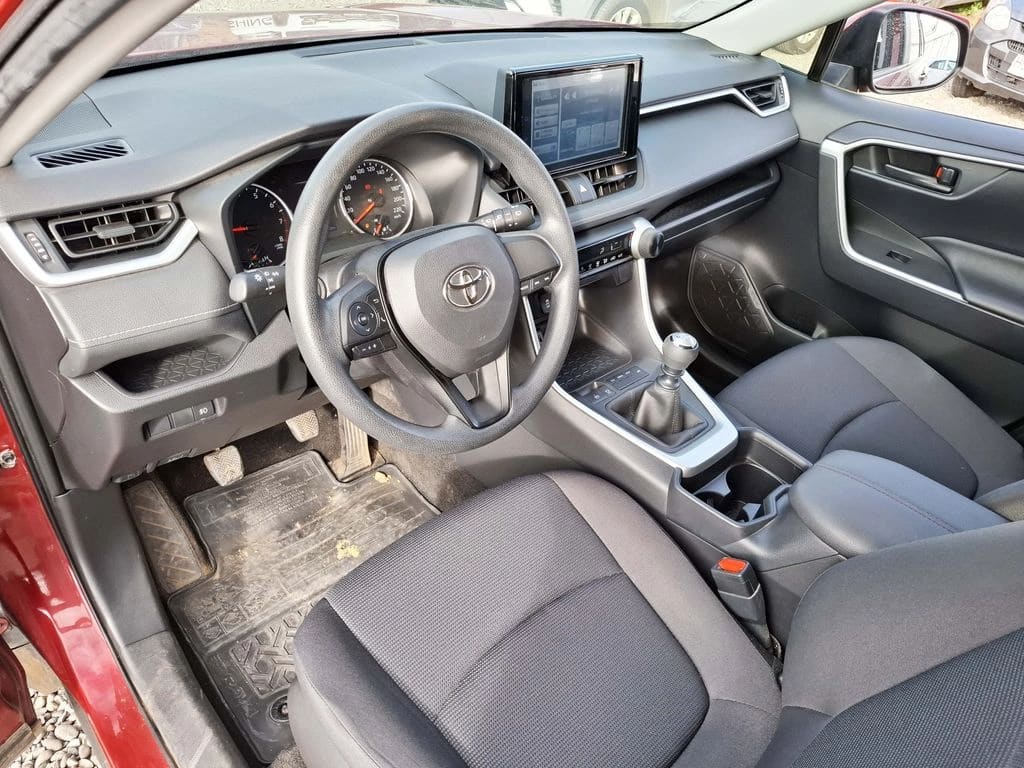 Toyota Rav4 2.0 Le 4x2 Mt 5p año 2022