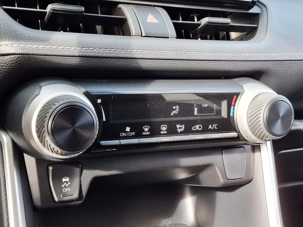 Toyota Rav4 2.0 Le 4x2 Mt 5p año 2022