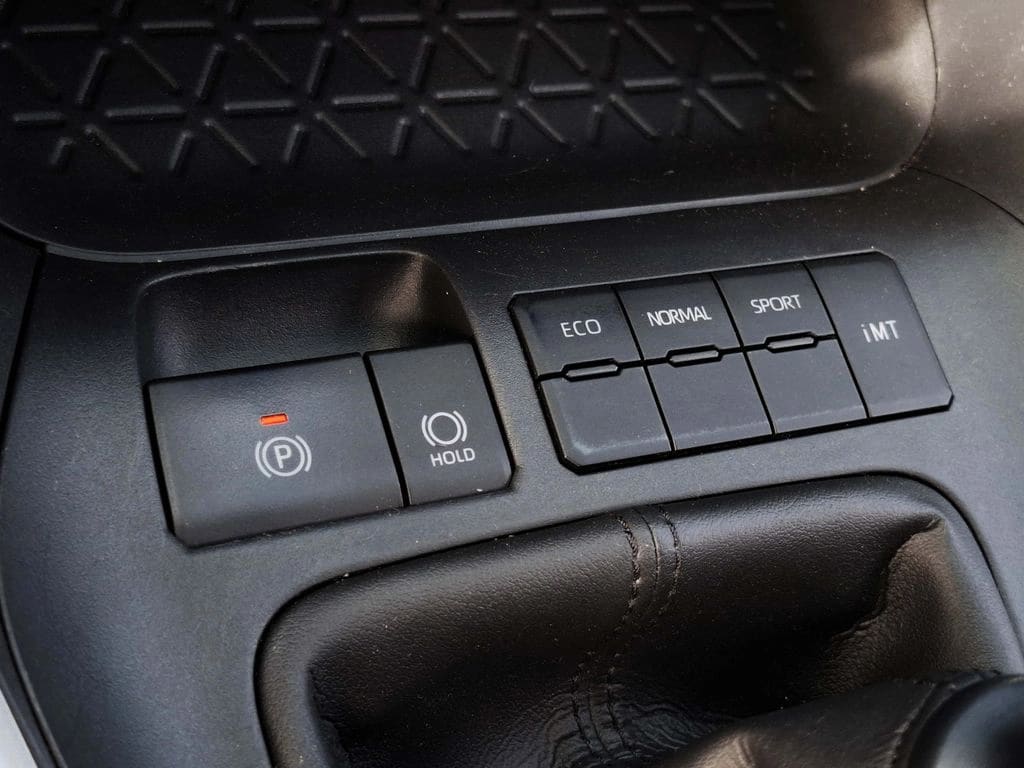 Toyota Rav4 2.0 Le 4x2 Mt 5p año 2022