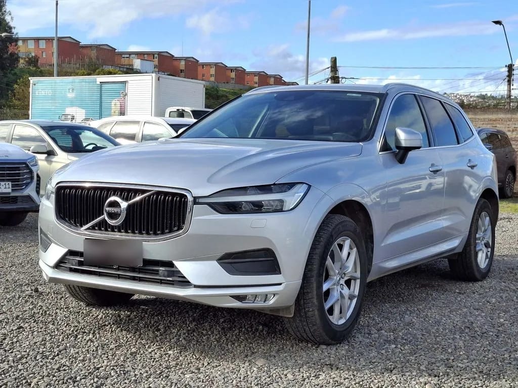 Volvo Xc60 2.0 T5 Momentum 4x4 At 5p año 2021