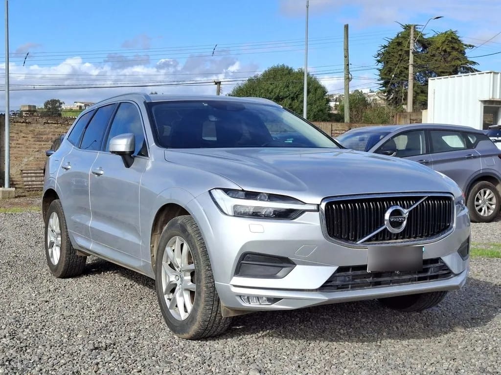 Volvo Xc60 2.0 T5 Momentum 4x4 At 5p año 2021