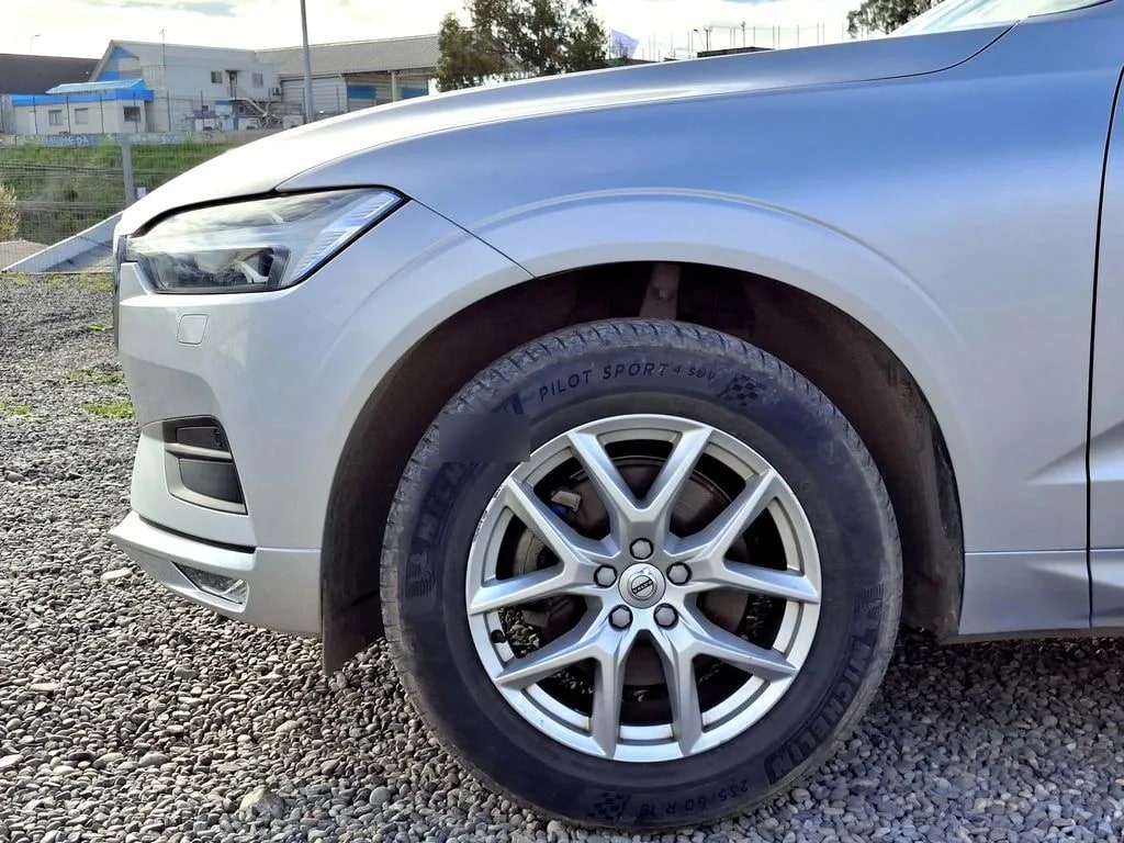 Volvo Xc60 2.0 T5 Momentum 4x4 At 5p año 2021