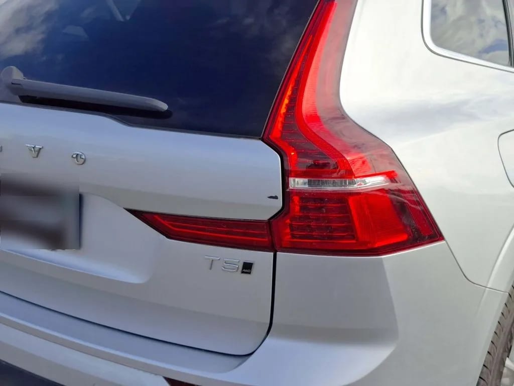 Volvo Xc60 2.0 T5 Momentum 4x4 At 5p año 2021