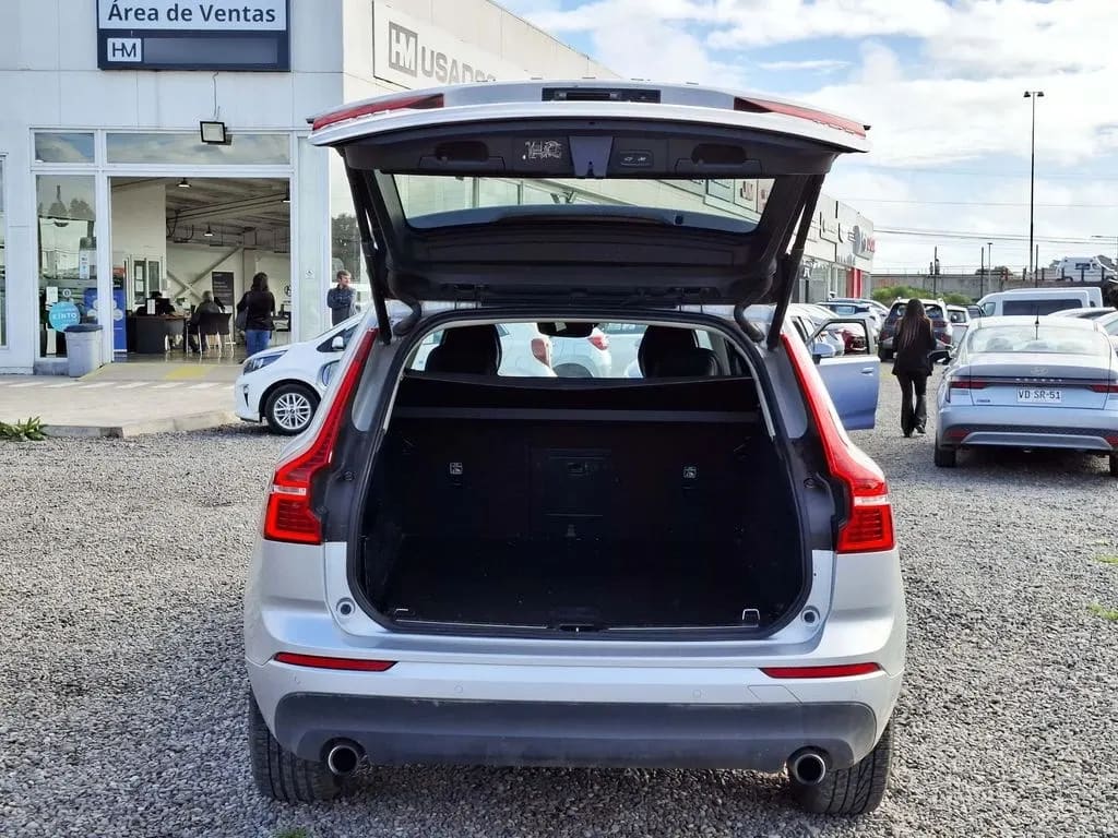 Volvo Xc60 2.0 T5 Momentum 4x4 At 5p año 2021