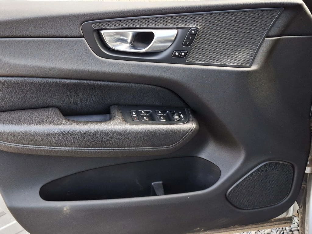 Volvo Xc60 2.0 T5 Momentum 4x4 At 5p año 2021