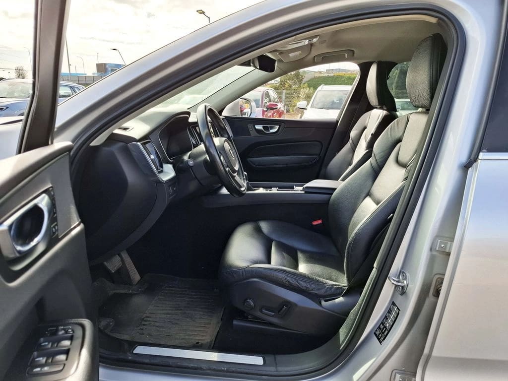 Volvo Xc60 2.0 T5 Momentum 4x4 At 5p año 2021