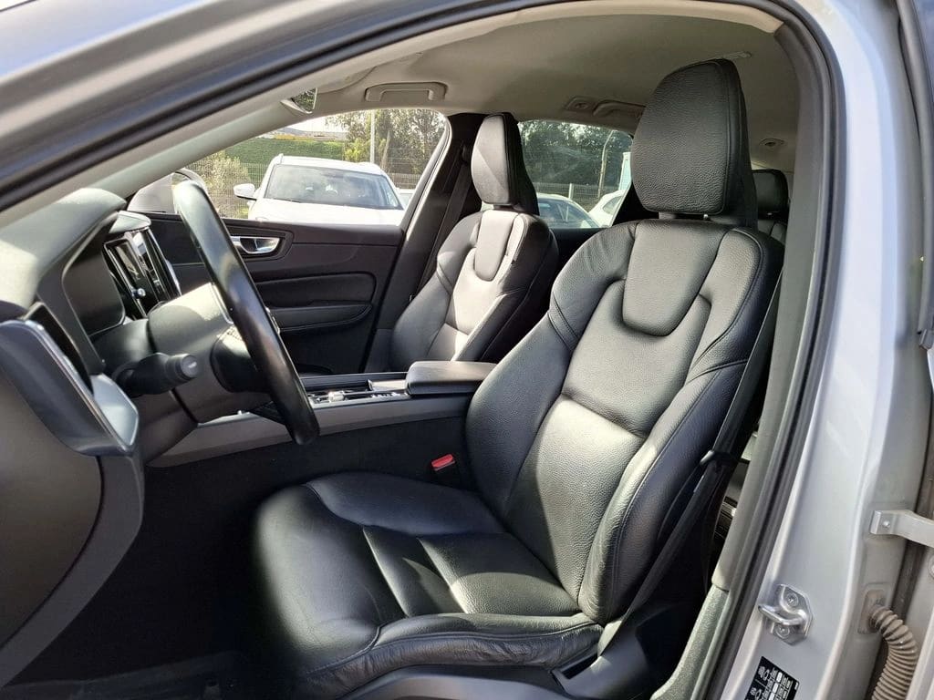 Volvo Xc60 2.0 T5 Momentum 4x4 At 5p año 2021