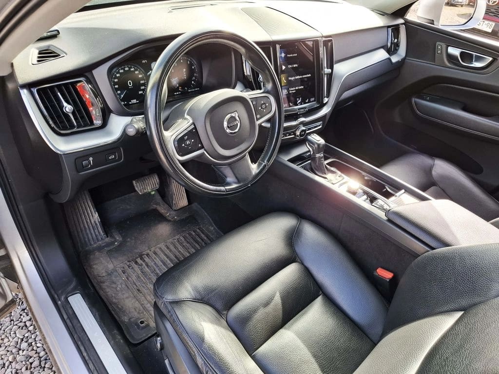 Volvo Xc60 2.0 T5 Momentum 4x4 At 5p año 2021