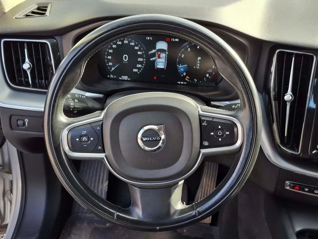 Volvo Xc60 2.0 T5 Momentum 4x4 At 5p año 2021