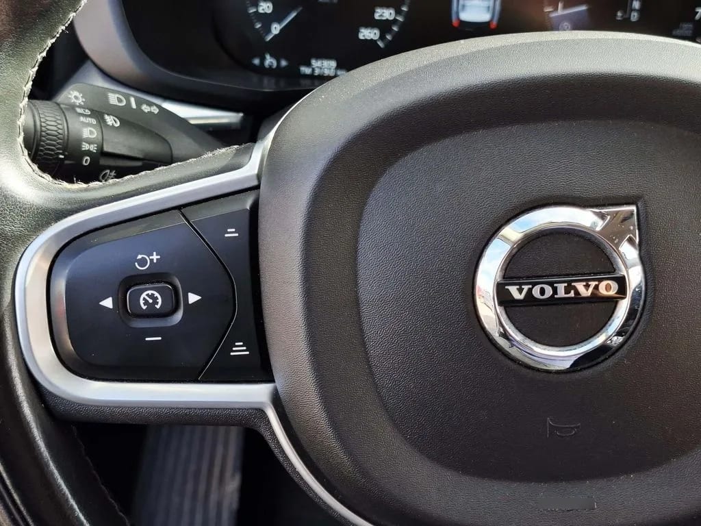 Volvo Xc60 2.0 T5 Momentum 4x4 At 5p año 2021