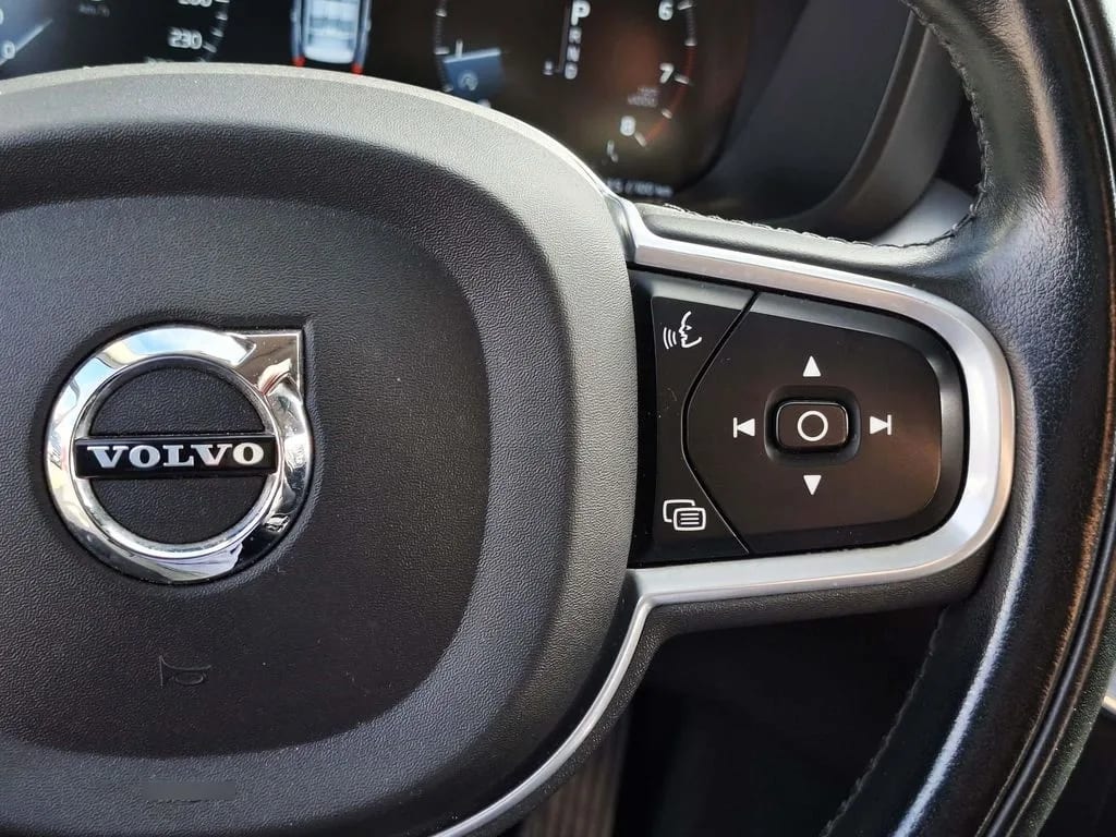 Volvo Xc60 2.0 T5 Momentum 4x4 At 5p año 2021