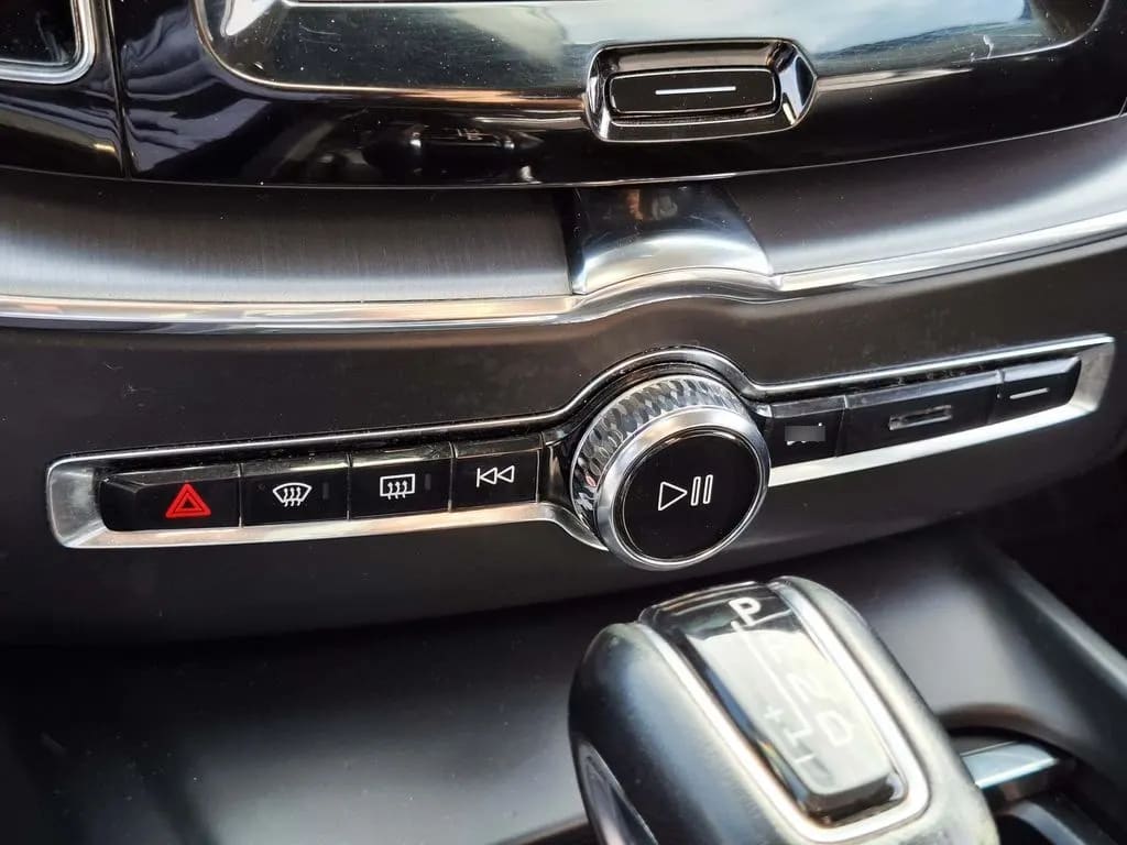 Volvo Xc60 2.0 T5 Momentum 4x4 At 5p año 2021
