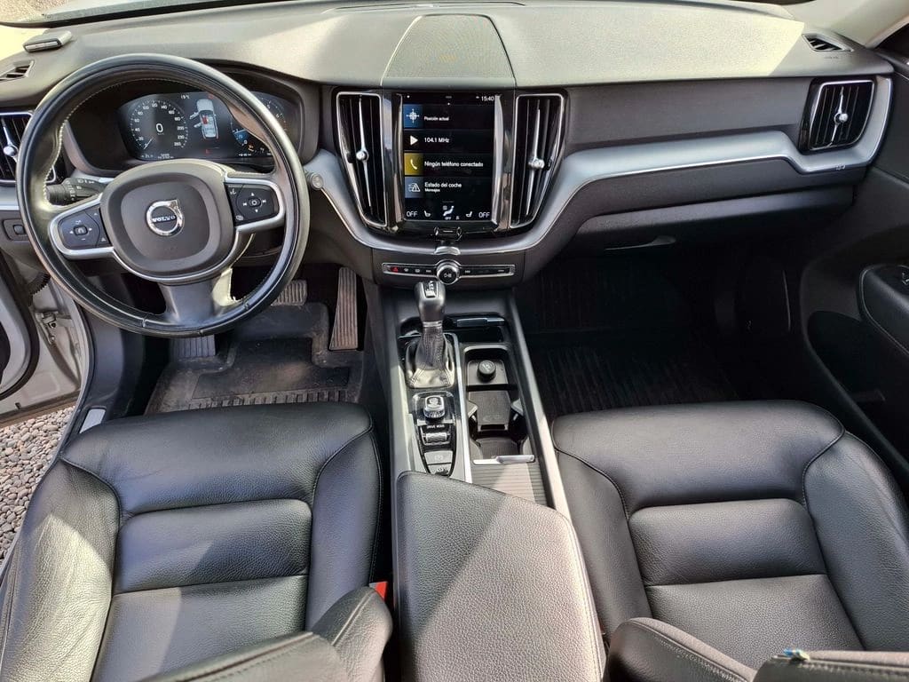 Volvo Xc60 2.0 T5 Momentum 4x4 At 5p año 2021