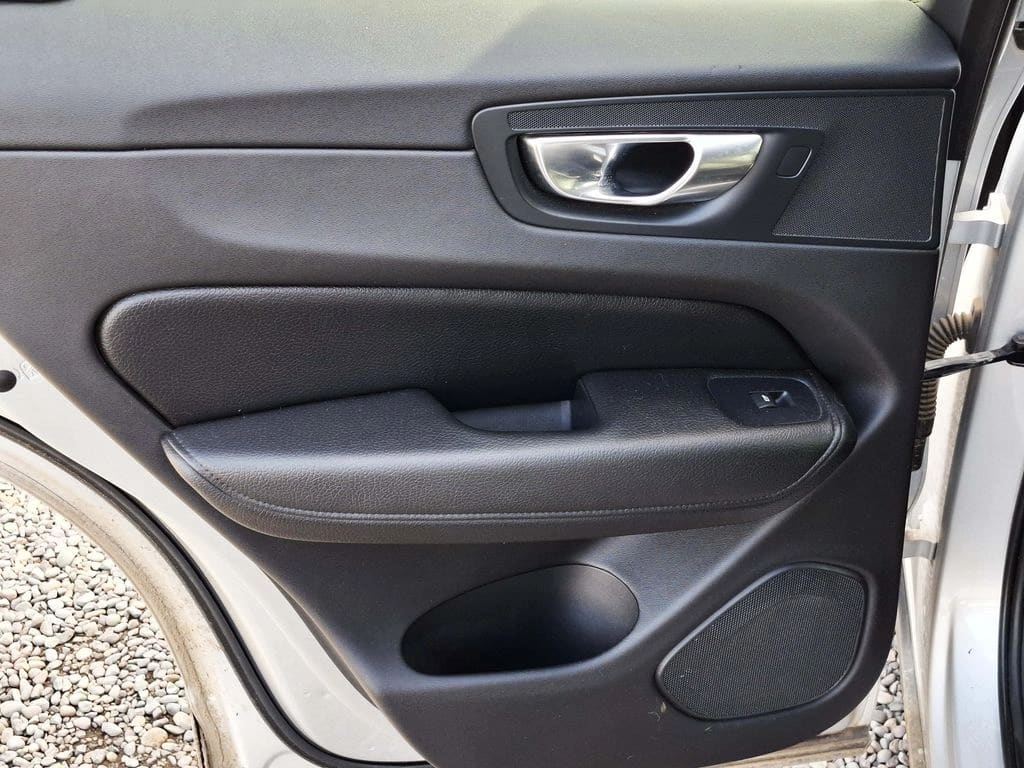 Volvo Xc60 2.0 T5 Momentum 4x4 At 5p año 2021