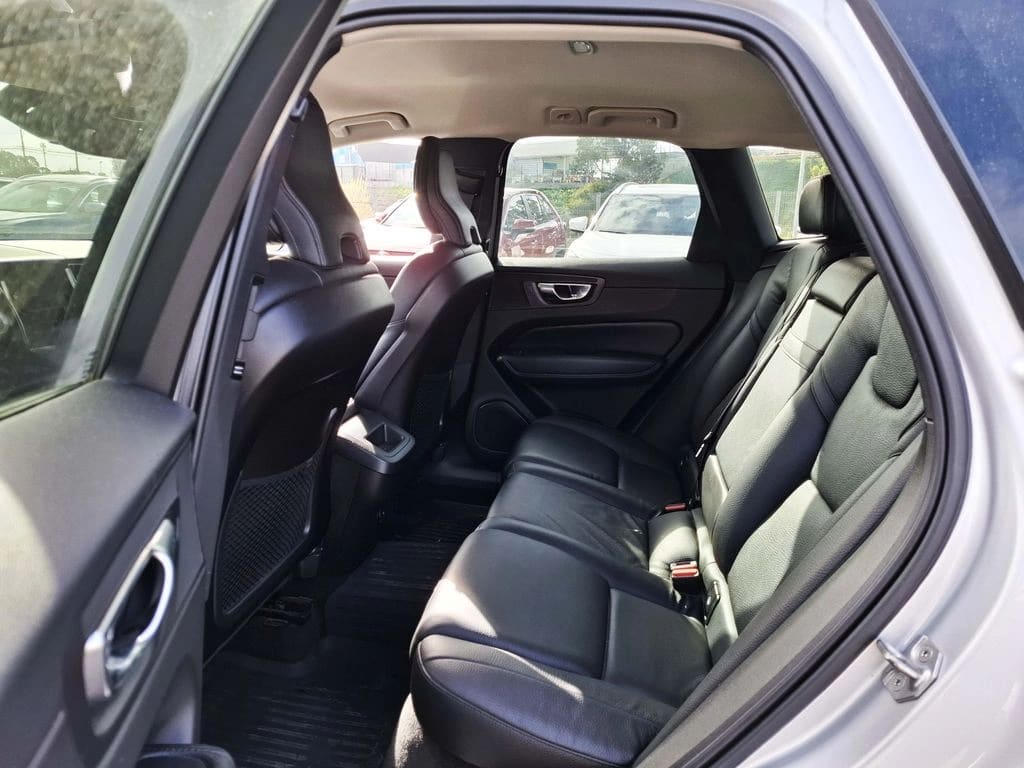 Volvo Xc60 2.0 T5 Momentum 4x4 At 5p año 2021