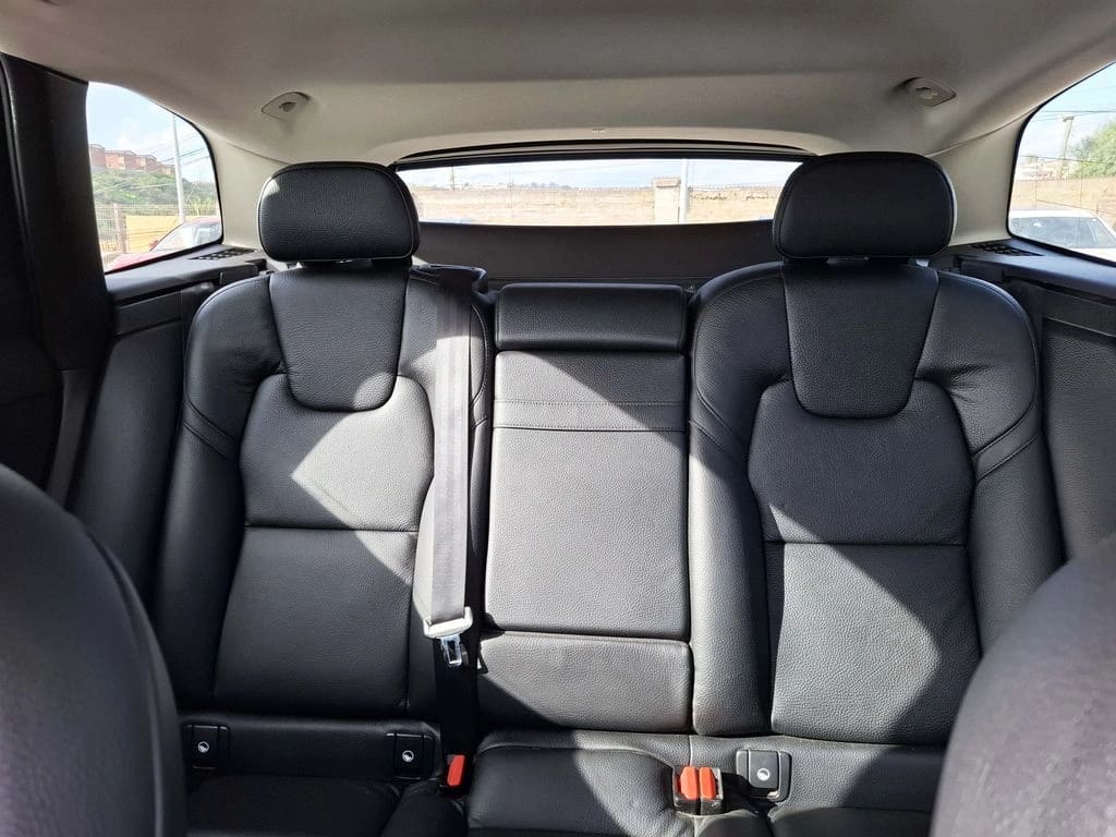 Volvo Xc60 2.0 T5 Momentum 4x4 At 5p año 2021
