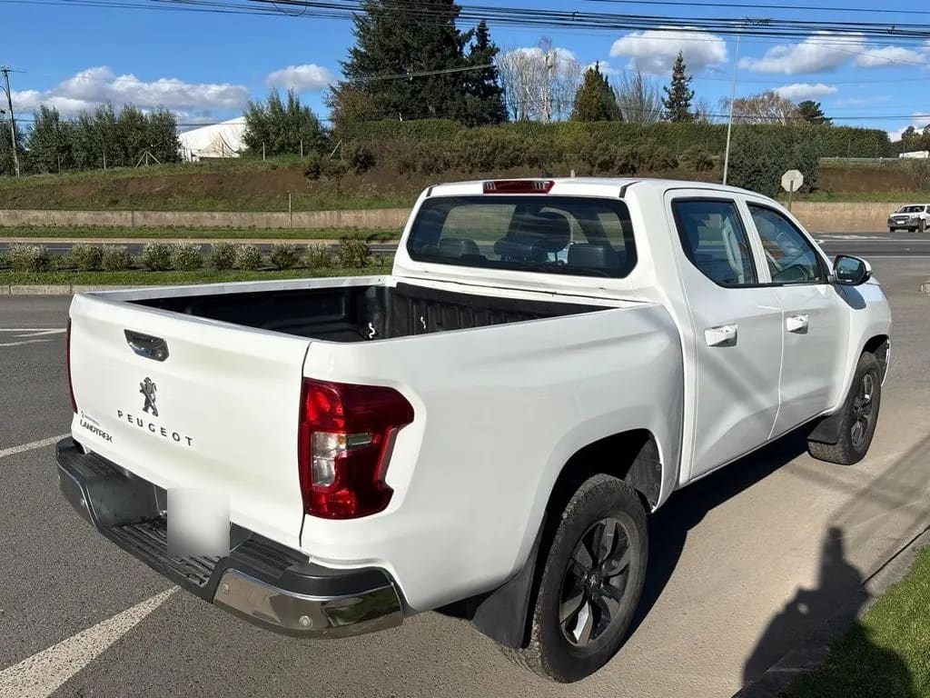 Peugeot Landtrek 1.9 4x2 Mt año 2023