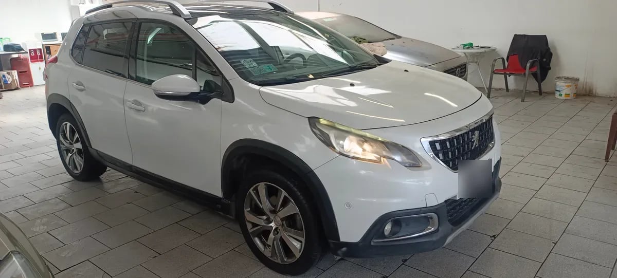 PEUGEOT 2008 1.2 Allure Pack Puretech 110hp At año 2017