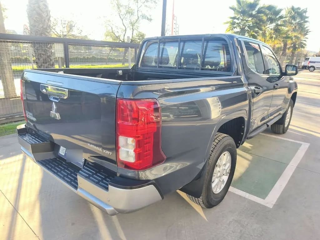 Mitsubishi L200 Katana Xrt 2.5 Mt 4x4 año 2024