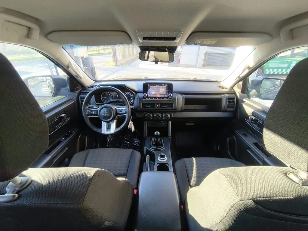 Mitsubishi L200 Katana Xrt 2.5 Mt 4x4 año 2024
