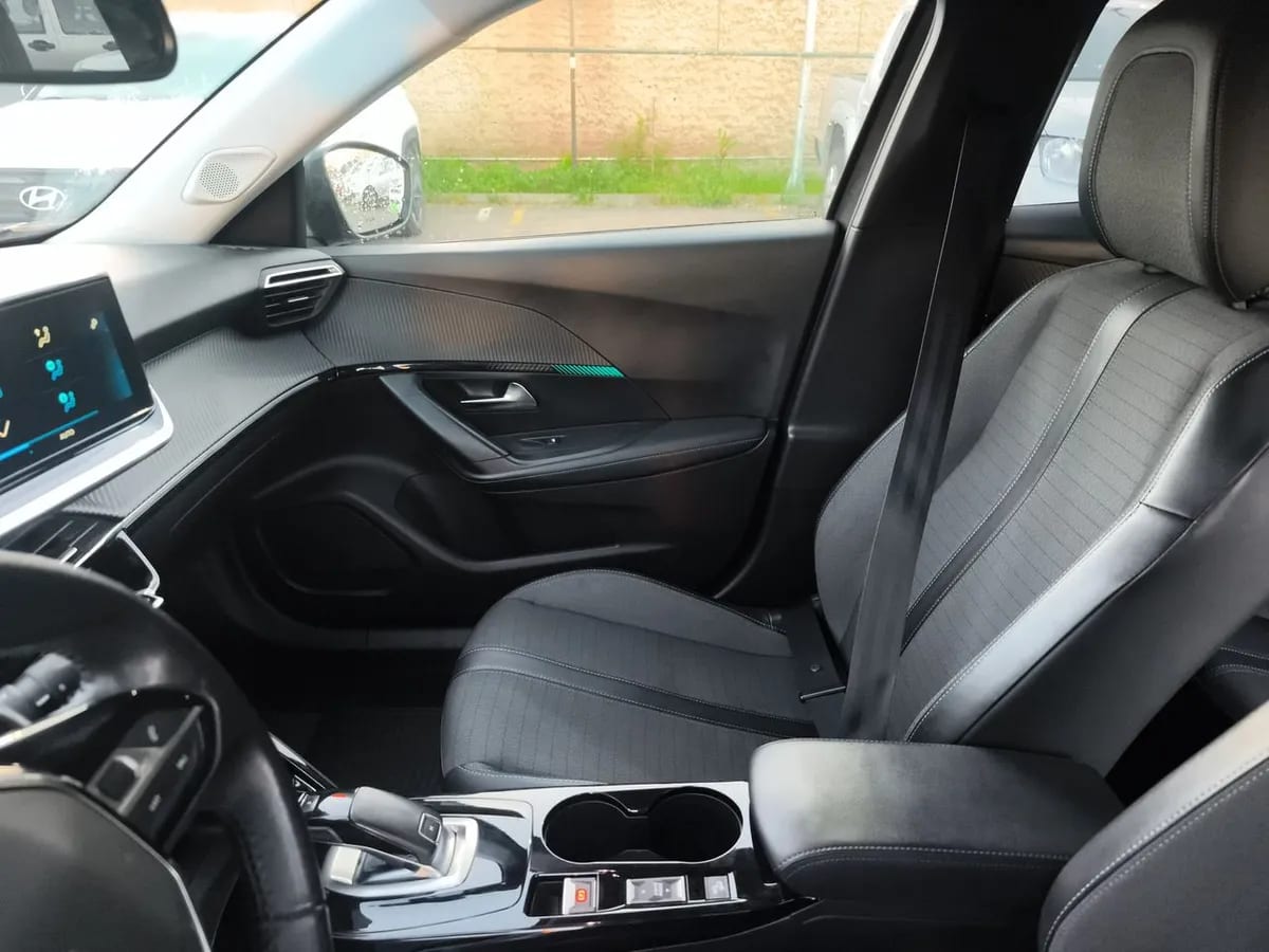 Peugeot 2008 1.5 Allure Bluehdi Diesel 4x2 130 At 5p año 2021