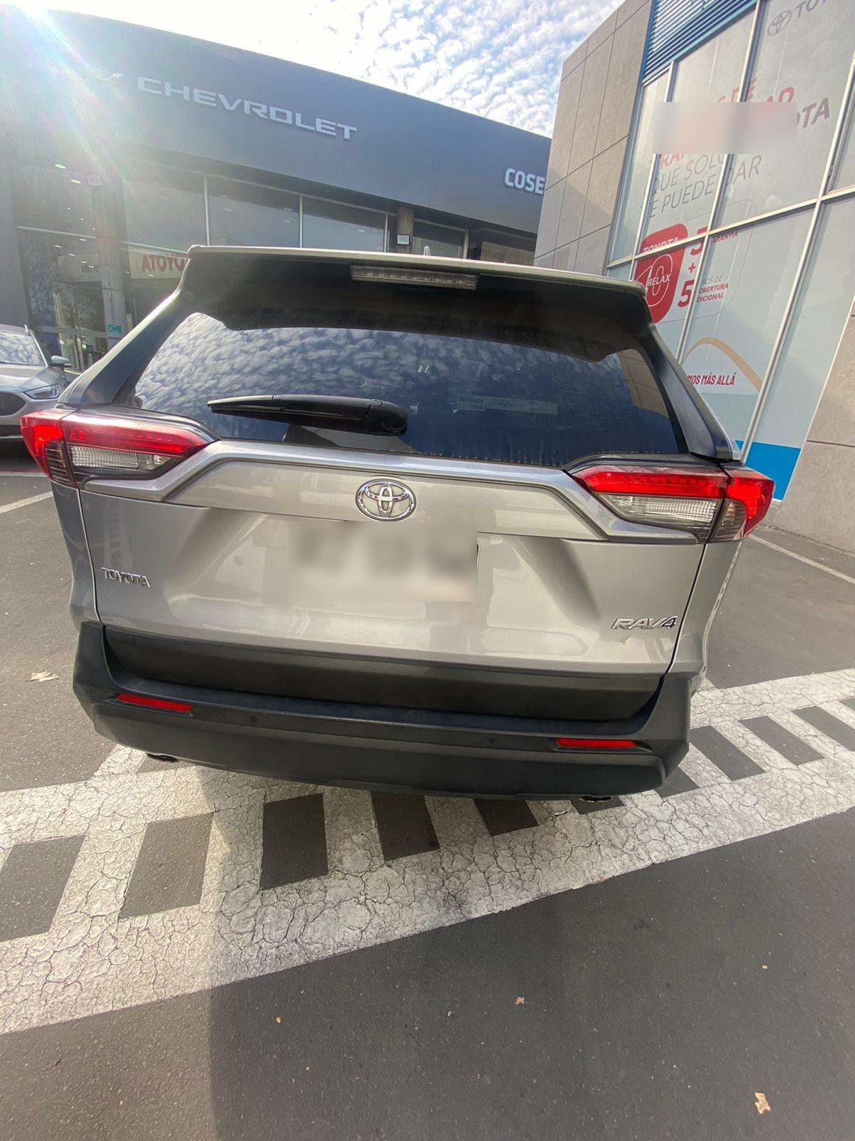 Toyota Rav 4 2.5 Xle 4x2 At 5p año 2022