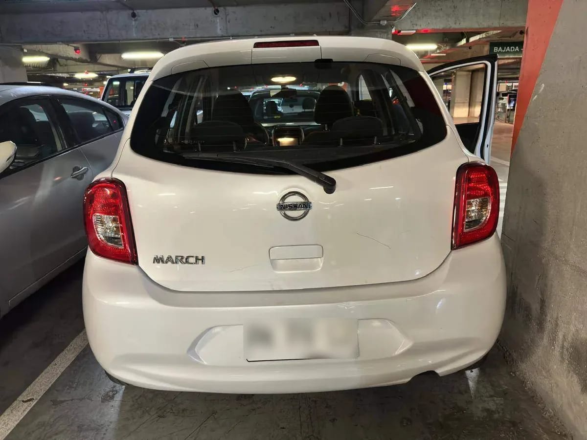 Nissan March 1.6 Sport Sense 4x2 Mt 5p año 2021