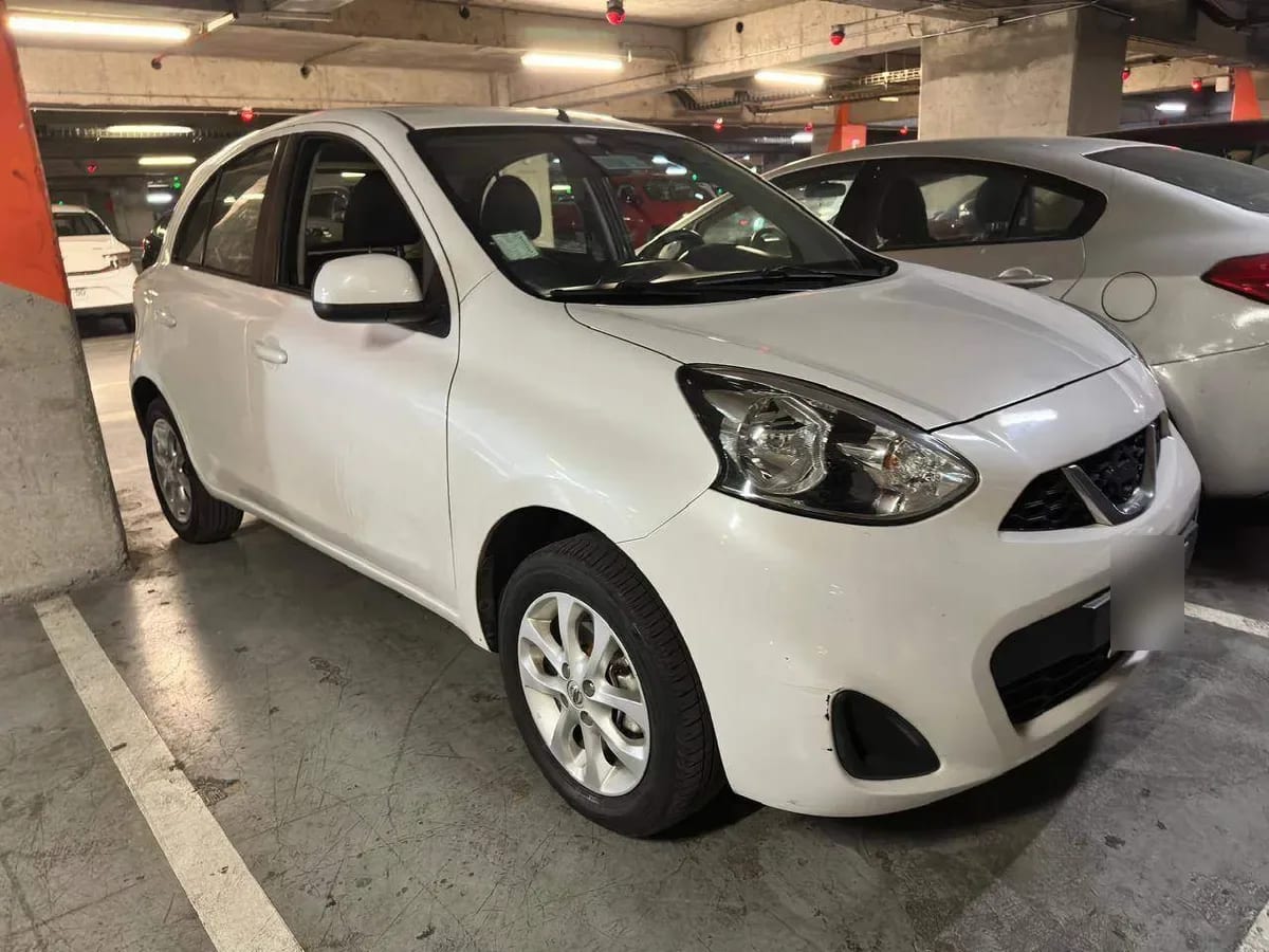 Nissan March 1.6 Sport Sense 4x2 Mt 5p año 2021