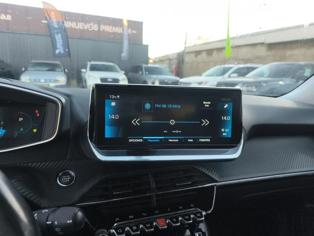Peugeot 2008 1.5 Allure Bluehdi Diesel 4x2 130 At 5p año 2021