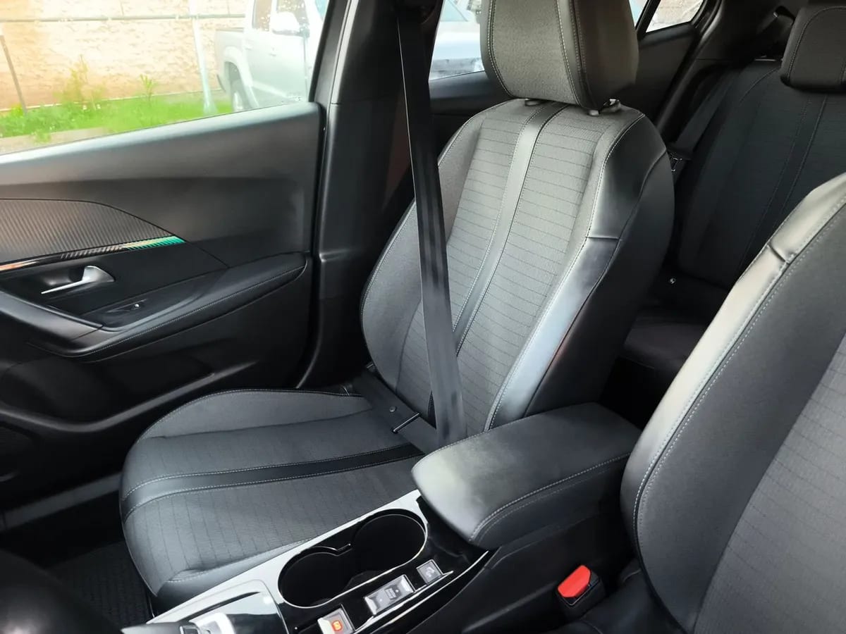 Peugeot 2008 1.5 Allure Bluehdi Diesel 4x2 130 At 5p año 2021